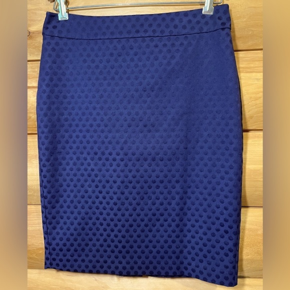 Banana Republic polka dot pencil skirt. Ladies size‎ 4